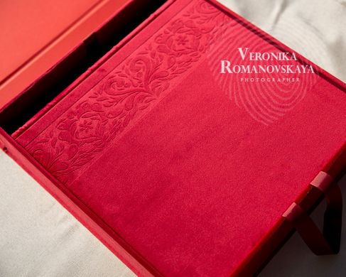 Свадебная фотокнига серии VIP велюр 30Х30 на 60 стр. Темно-красный. RV25 фото