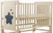 Кроватка детская ДУБОК "Звездочка" шарнир-пидшибник с откидной боковиной + колеса, дерево бук (Слоновая кость) DU-45 фото