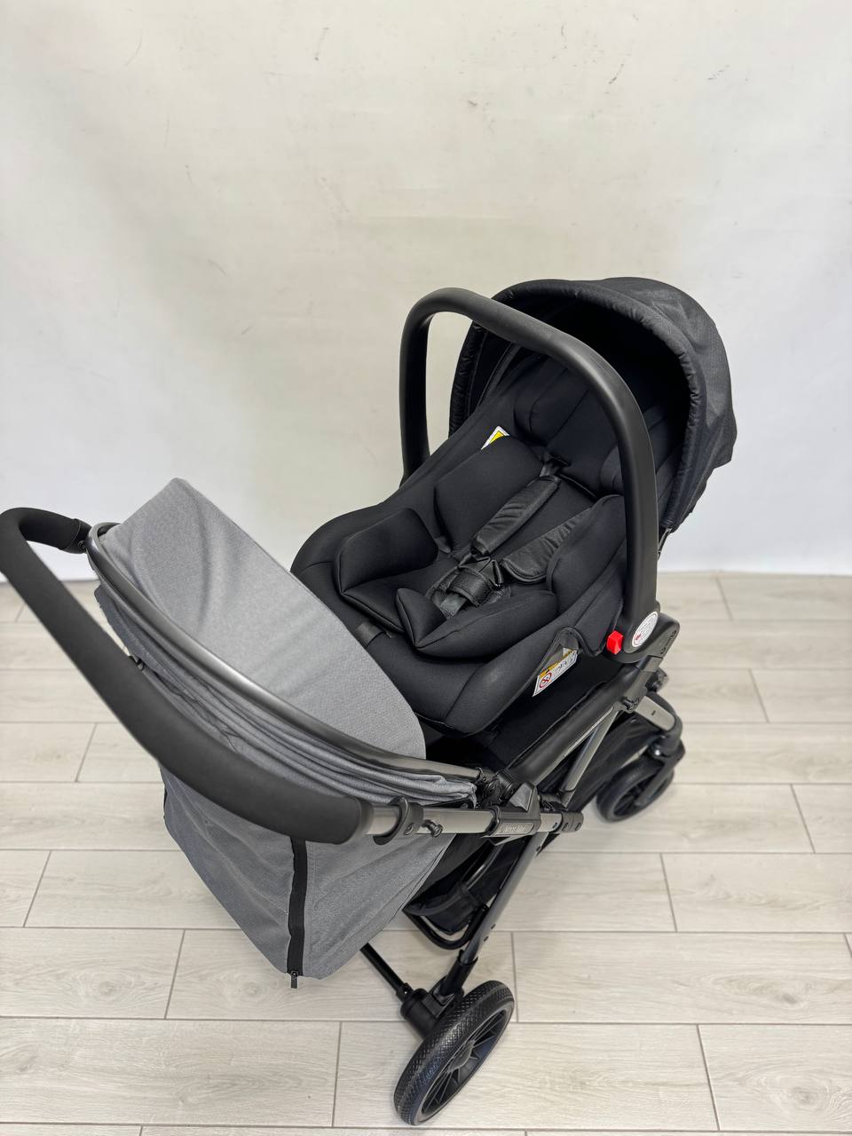 Коляска Ninos Maxi 2в1 с автолюлькой